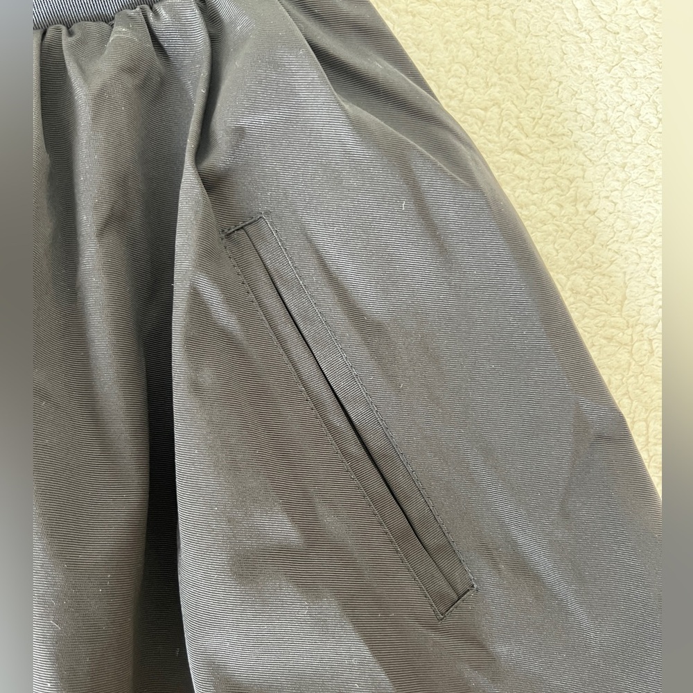 Black Puff Skirt with Stretch Waist & Pockets – Thick Fabric, Perfect for Fall - Picture 5 of 5